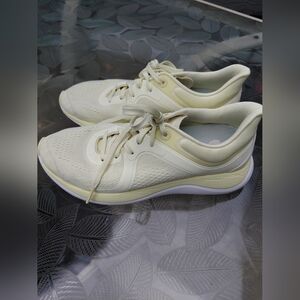 Lululemon Women's Size 9  Athletic Shoes Yellow